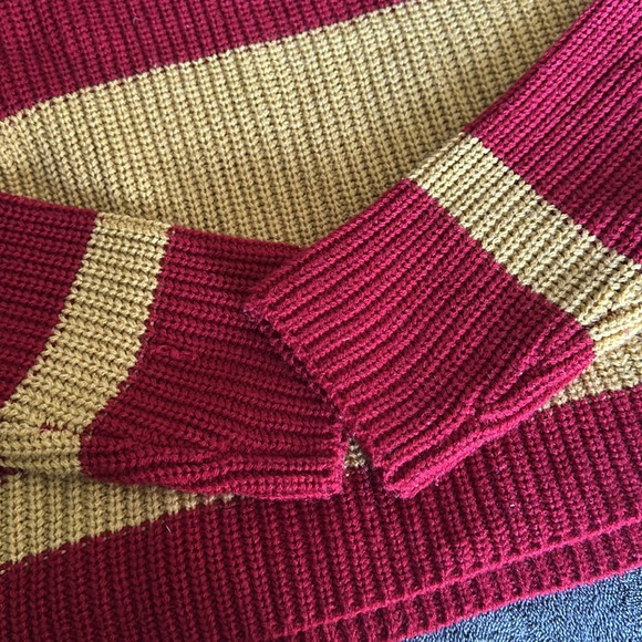 Harry Potter Gryffindor Girls Quidditch Sweater - Picture 4 of 6